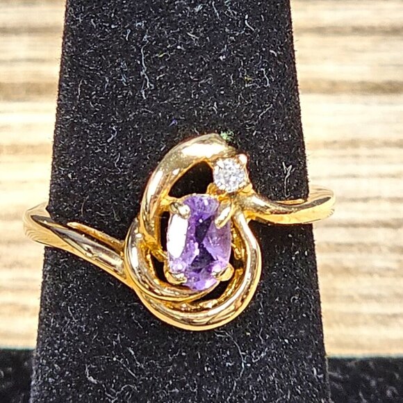 Gold tone Ring with Amethyst in the Center. Birthstone Ring!! Size - 7 - Picture 2 of 10